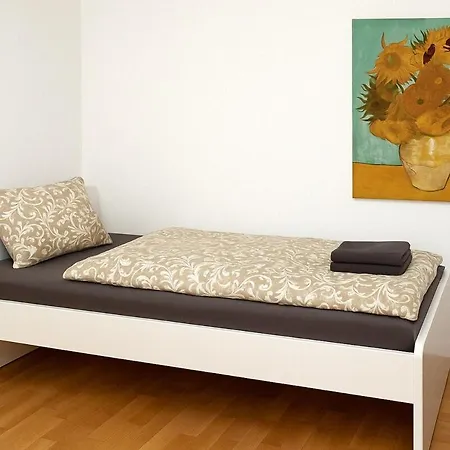 Appartamento Modern Garden With 5 Single Beds *