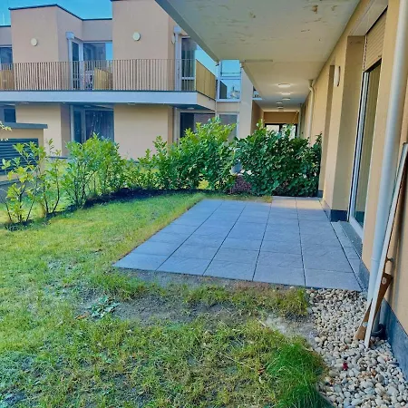 Modern Garden With 5 Single Beds