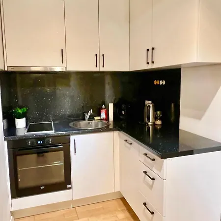 Apartamento Modern Garden With 5 Single Beds *