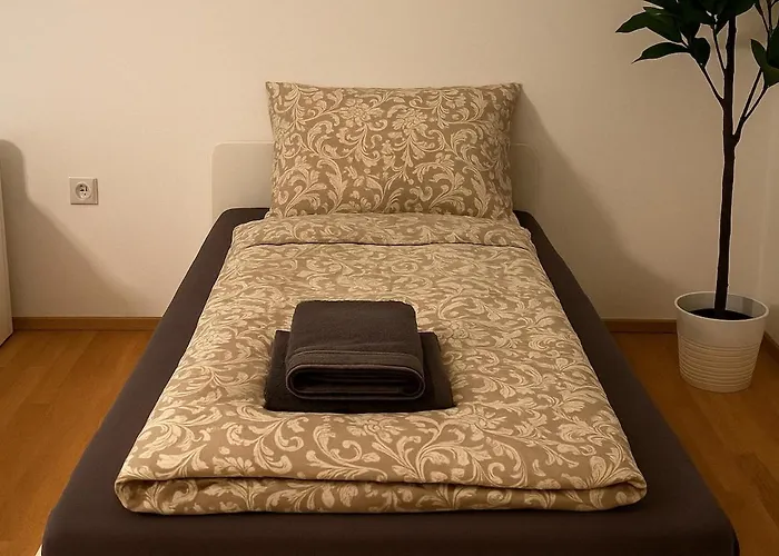 Modern Garden With 5 Single Beds Wiener Neudorf