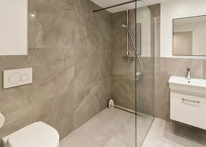 Apartment Modern Garden With 5 Single Beds