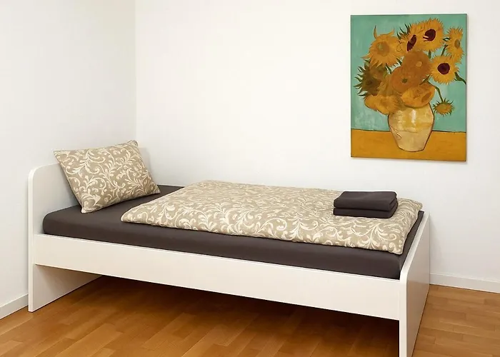 Apartment Modern Garden With 5 Single Beds *