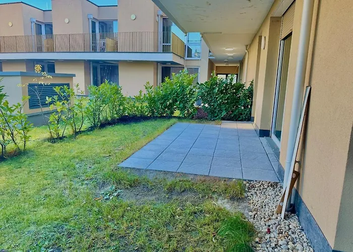 Modern Garden With 5 Single Beds